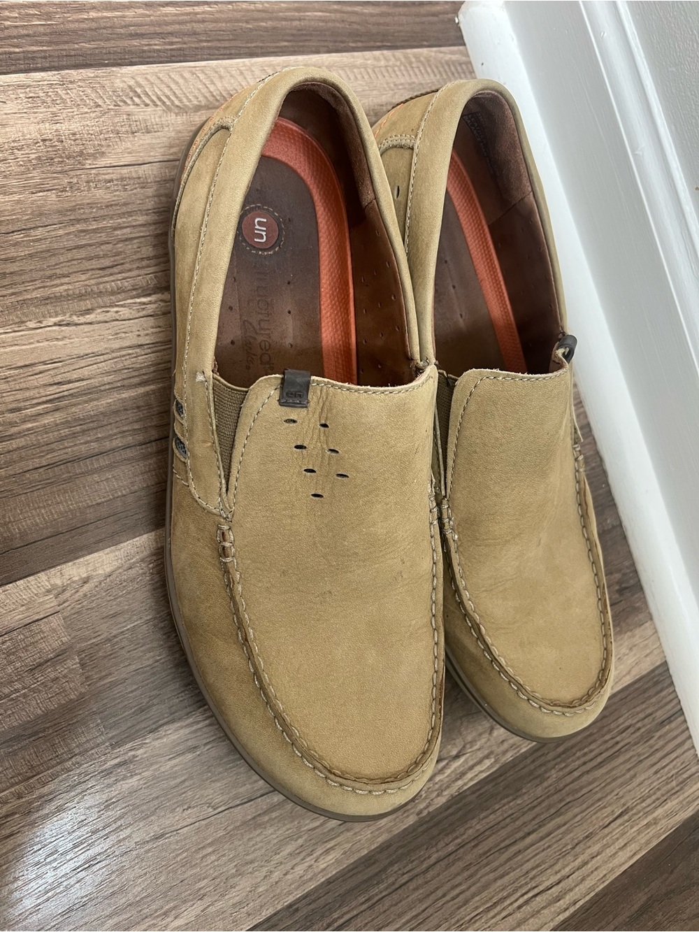 Unstructured Clark’s Men’s Tan Slip On Size 12M